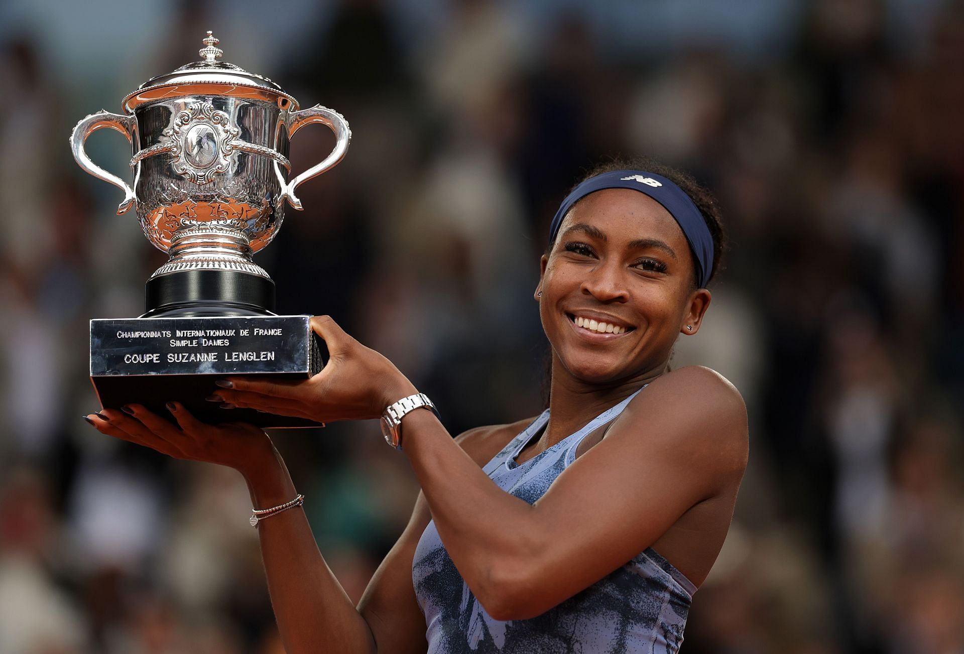 Coco Gauff poses with Coupe Suzanne Lenglen during trophy ceremony | Image Source: Getty